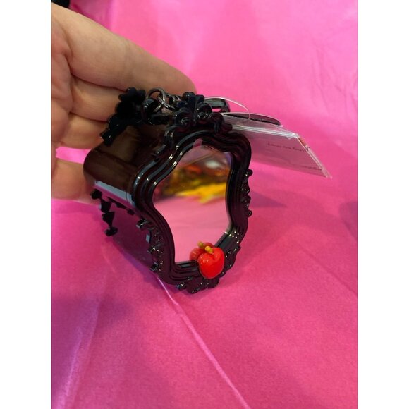 Bath & Body Works Evil Queen Light Up Mirror Pocketbac Holder Hand Sanitizer Gel - Picture 6 of 10